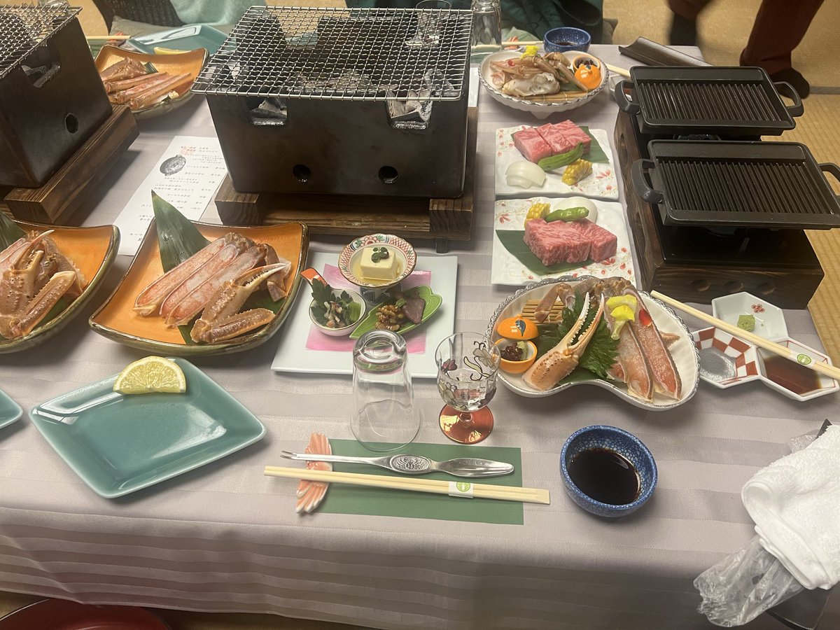 Altria4580's tweet photo. 城崎温泉に行って来たょ〜お湯めちゃくちゃ熱くてビビる！
まぁ入ってる間は熱々だからかヘルニアの痛みが緩和されたけど電車が結構揺れるから家に帰った頃にはイタイタぴえん🥺 https://t.co/xrritIbdLD