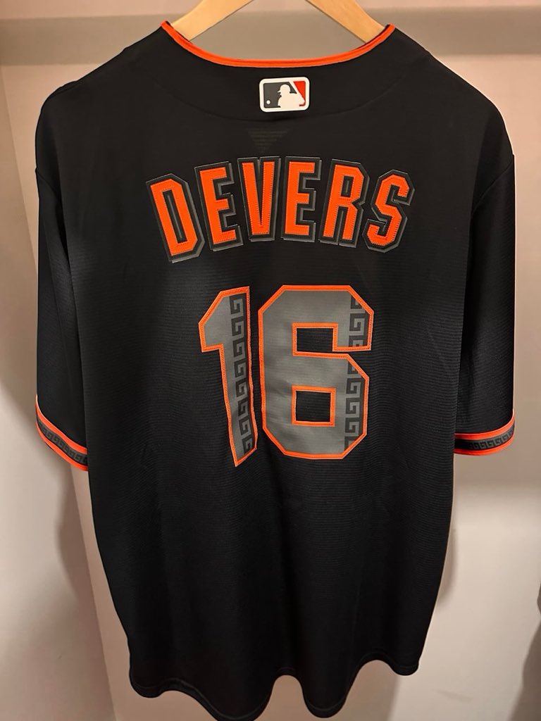 Giant Futures tweet media