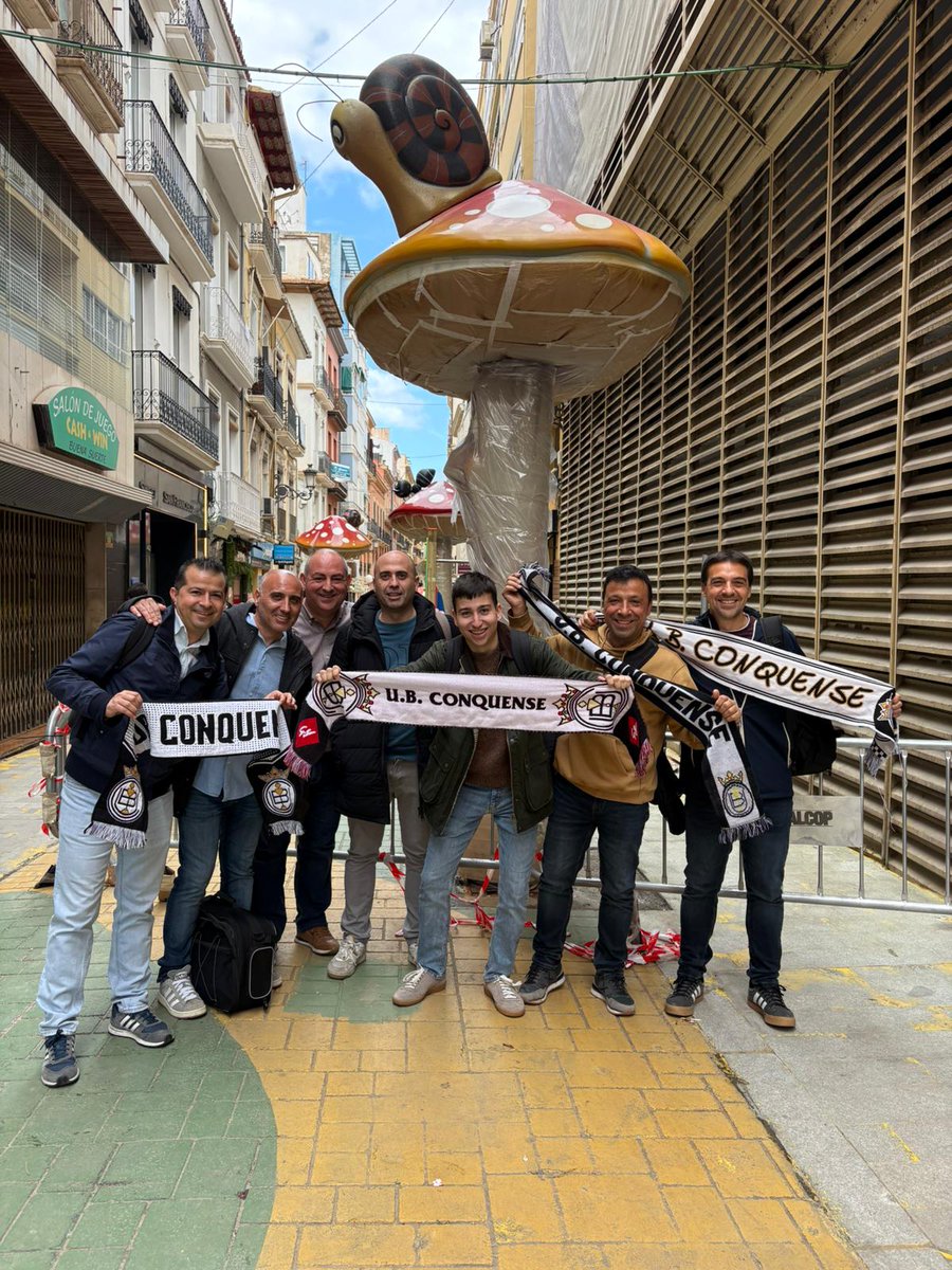 facomb7's tweet photo. @UBConquense estamos aquí, cuando llegáis? https://t.co/pMXj0QeWd0
