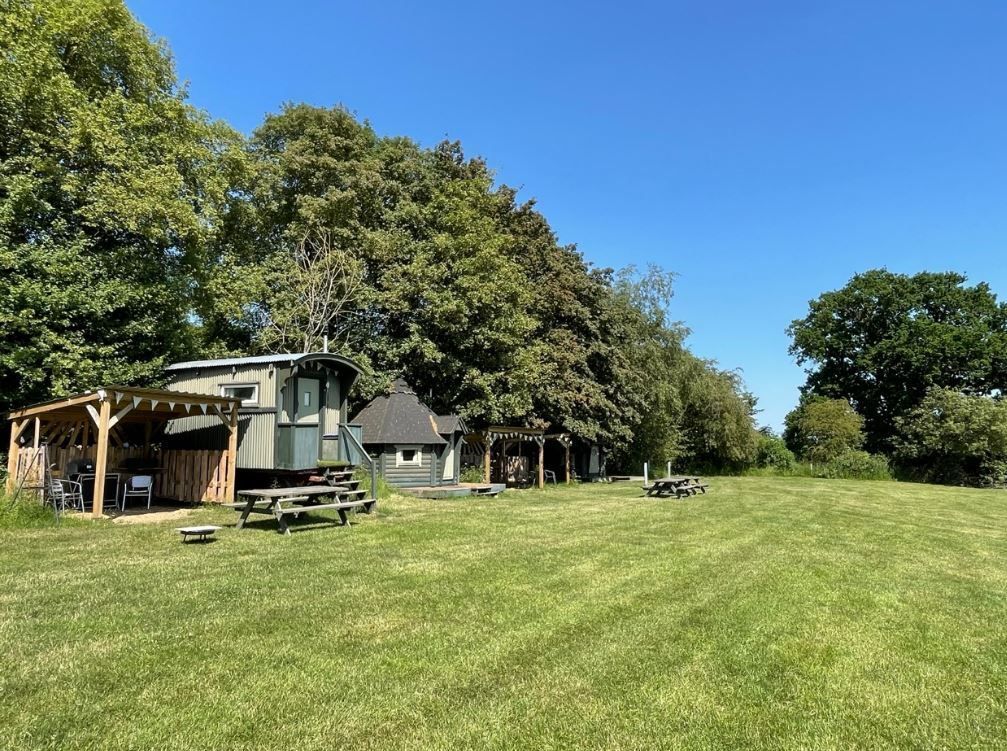 WeAcceptPets's tweet image. 🌿 Swattesfield Campsite – Camping &amp;amp; Glamping Delights 🌿

Whether choosing traditional camping or a touch of glamping comfort, visitors are sure to enjoy a memorable countryside escape. 🌾

Accepts 🐶 🐈
weacceptpets.co.uk/Suffolk/8304

#SwattesfieldCampsite #Camping #Glamping #Touring