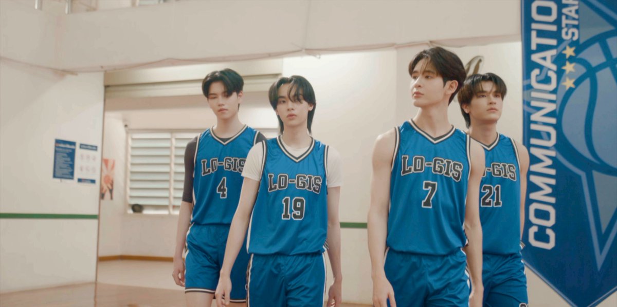 DuangWithYou's tweet photo. การแข่งขันบาสเกตบอลระหว่าง… 📣

❤️ทีมสีแดง: RHYTHM VS 💙ทีมสีฟ้า: LO - GIS 

ทุกคนอยู่ทีมไหน 🏀 ขอเสียงเชียร์หน่อยค่าาา

DUANG WITH YOU EP6
#ด้วงกับเธอEP6 https://t.co/OTYhnPJq8m