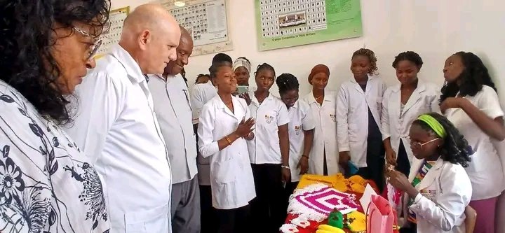💟 La Mujer es la luz inquebrantable del 🌎
Hermoso Festival de la Mujer Creadora fue realizado por la #BMCGuineaBissau y su Facultad de Medicina Raúl Díaz Argüelles García, en homenaje al Día Internacional de la Mujer.  

#CubaPoLaVida
#CubaCoopera