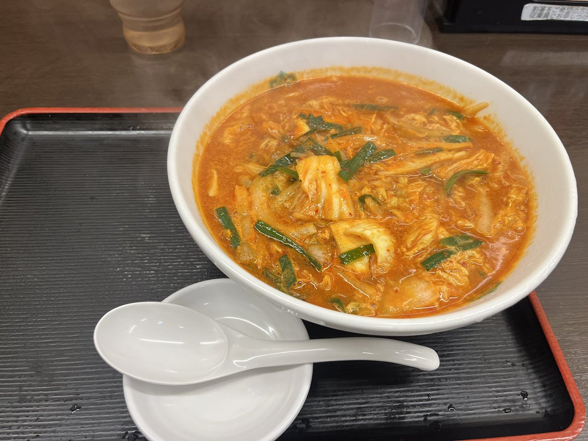 dddds1mr_q's tweet photo. 日高屋
チゲ味噌ラーメン

もう終わっちゃう前に
冬しか食べられない格別の一杯
何がそんなに美味いのかわからんのだけど美味いんだよな
ここにディップして食べる餃子もオツなものでね
また来年会おうね

#ラーメン #チゲ味噌ラーメン #日高屋 https://t.co/Pk2KLxfCDO