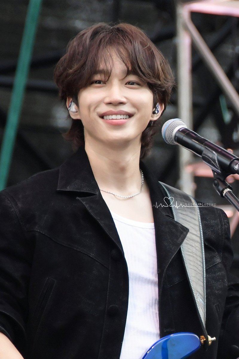 sds_cn's tweet photo. 260301 FNC Band Kingdom in HK d2
웃음 만점

#NFlying #SeoDongSung #서동성 #엔플라잉 #nflying https://t.co/lh6OINXXV9