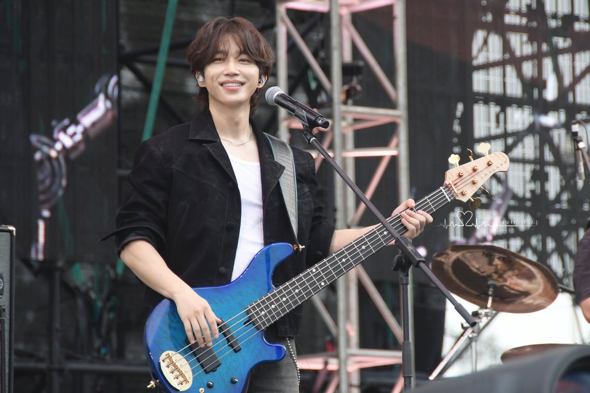 sds_cn's tweet photo. 260301 FNC Band Kingdom in HK d2
웃음 만점

#NFlying #SeoDongSung #서동성 #엔플라잉 #nflying https://t.co/lh6OINXXV9