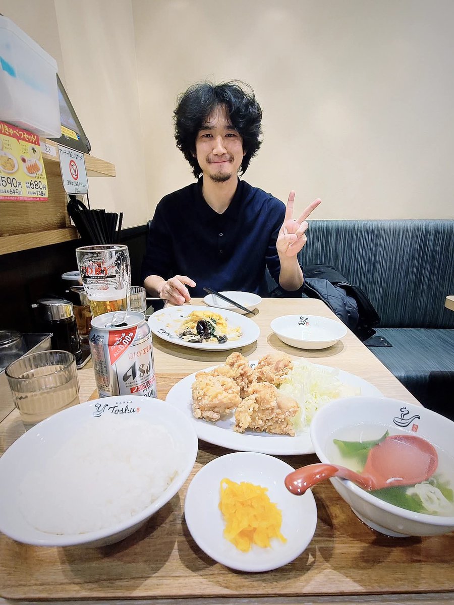 far_off_land's tweet photo. 今夜は帰りにnoaくんと軽く飲んで〆

次は歌の続きとコーラス録り！

#far_off_land #farofflandrec https://t.co/kqV1Q34NS9