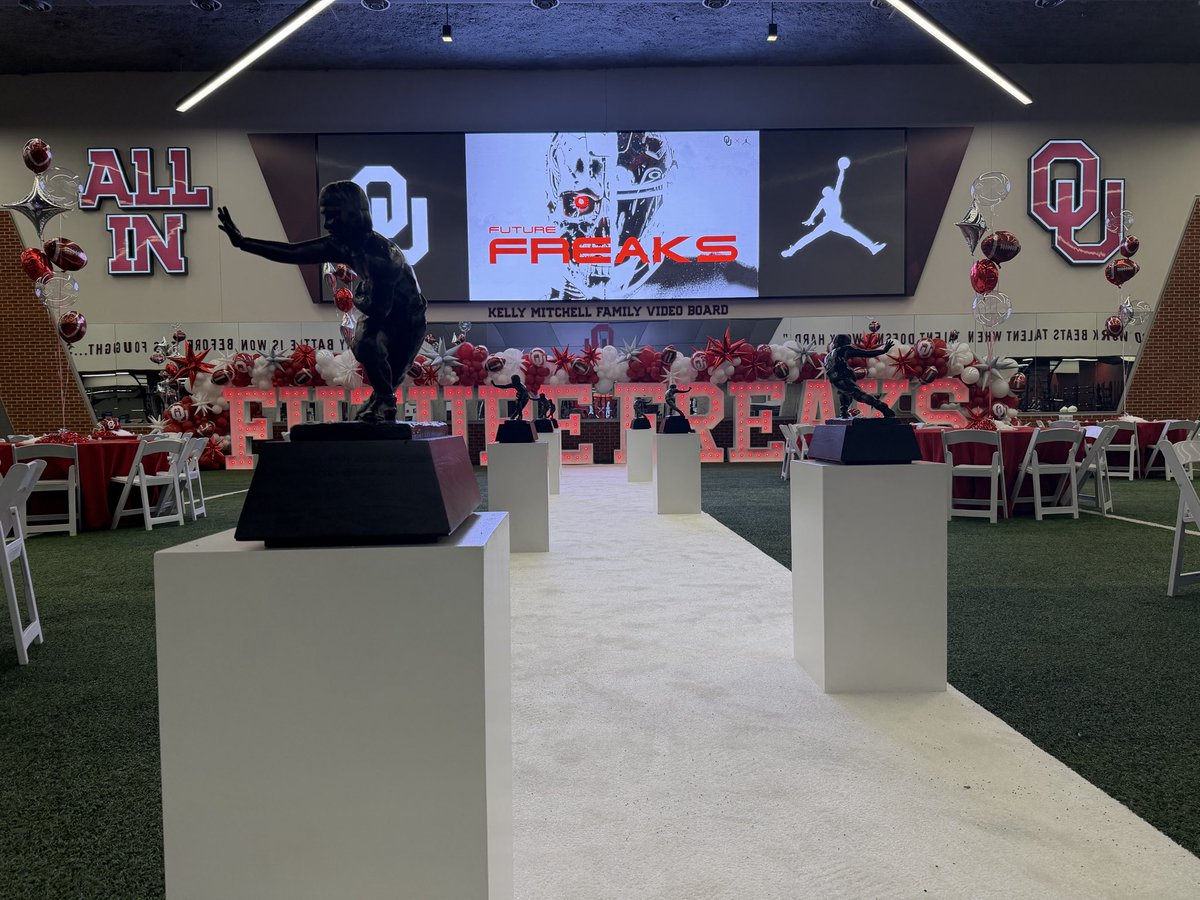 Deland McCullough tweet media