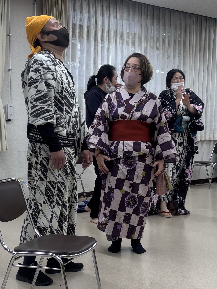 tokkuriza's tweet photo. いよいよ本番まで2週間をきりました。今日はスタッフさん、ゲストの方もいらして通し稽古を見ていただきました。たくさん笑っていただけたのが嬉しかった！仕上がりは上々です。

#深川とっくり座 #丹青の千早振る #深川江戸資料館 #落語 #芝居 #演劇 #公演 #舞台 #役者 #江東区 https://t.co/MjqqKa1gob