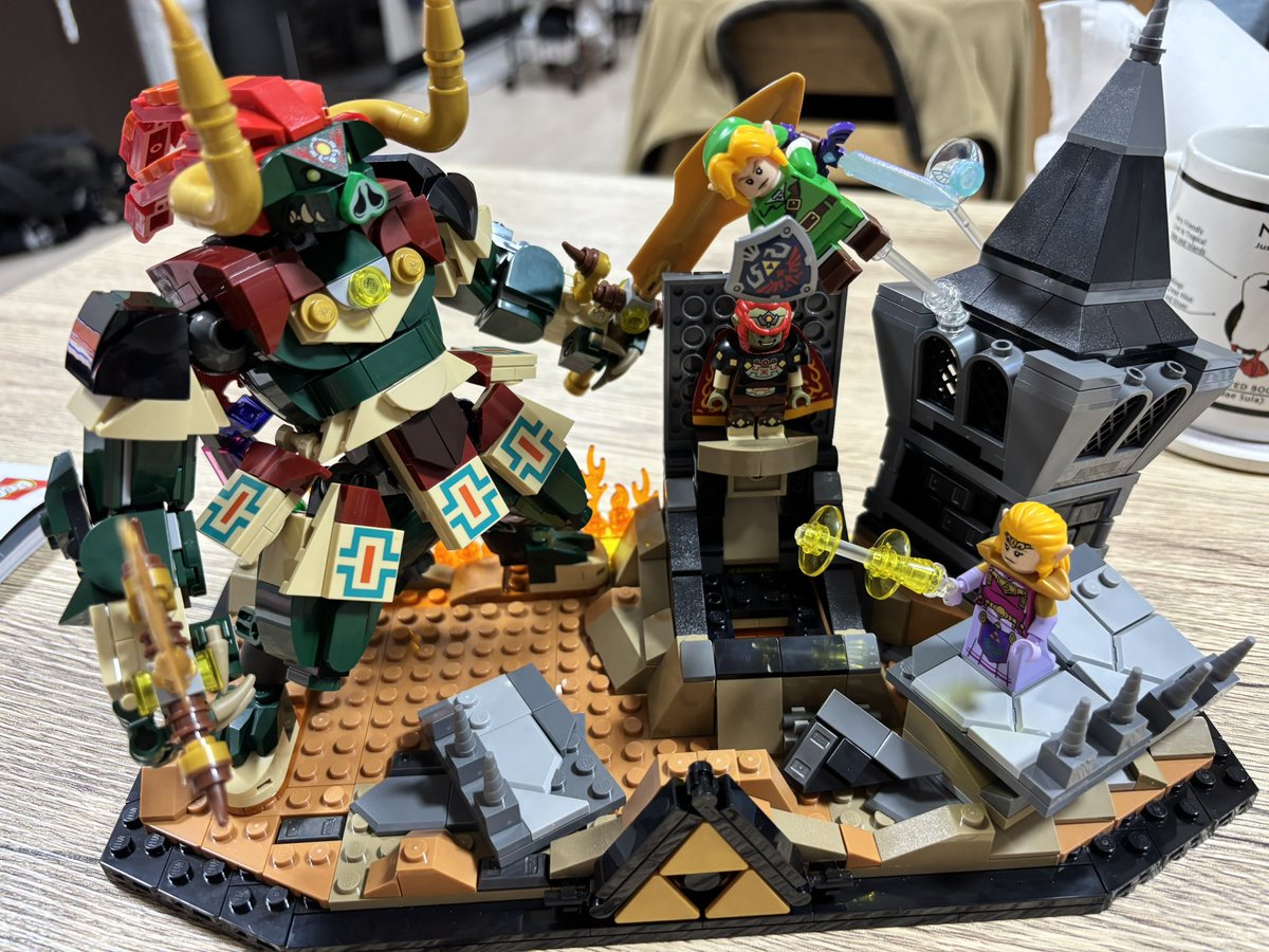 Syonan3031's tweet photo. 完成したぁ！！
LEGO楽しすぎる

ショーケース買って埃防止しないと https://t.co/Eugp6GQ00J