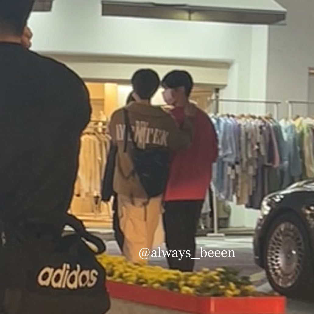 totyneul's tweet photo. the definition of private but not a secret 🤍 https://t.co/KVQFr129NN