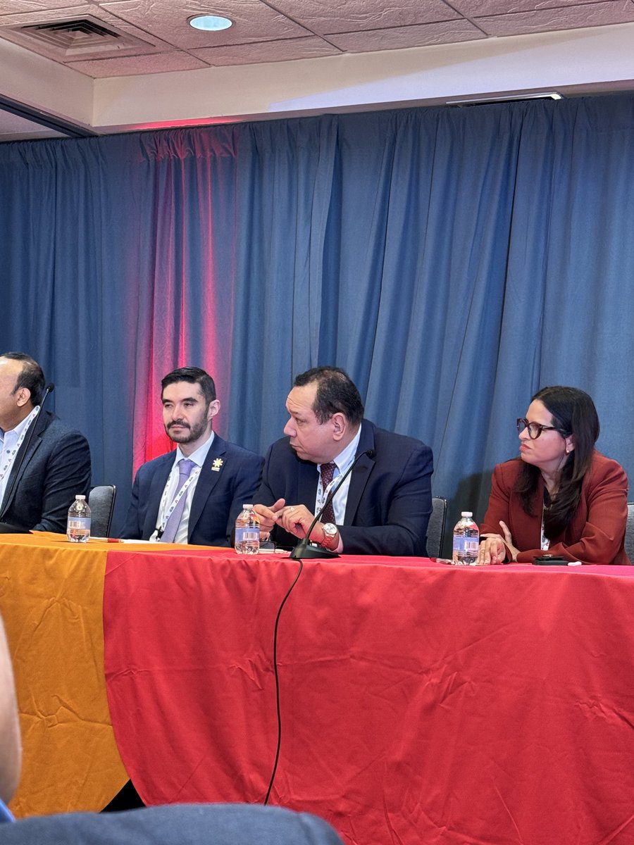 Latinamd's tweet photo. #NYLCF26 Me 🤔 at a lung cancer screening panel where AI in #lungscreening is center stage—despite limited validation in at risk populations (including Hispanics and never smoking populations).
Still thinking: how do we get >14% of eligible high-risk patients into screening?
We need to tackle stigma, policy, broadened eligibility, and transparent inclusive data sharing. #LungCancer #HealthEquity #AIinHealthcare #LungScreening