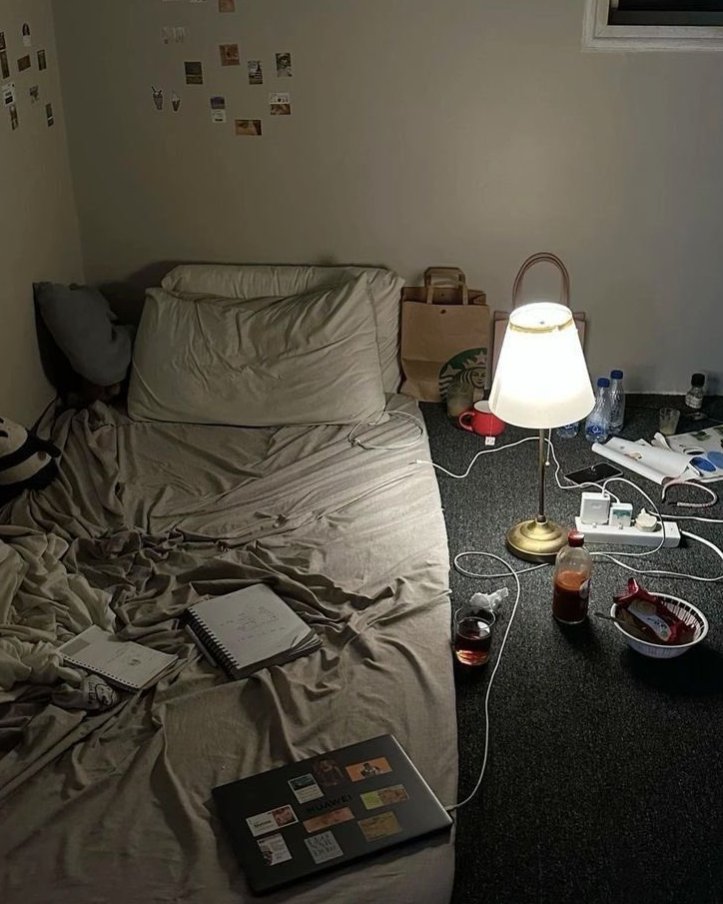 aditiitwt's tweet photo. some people will make $100k per month and still live like this https://t.co/f3cXcIWBAX