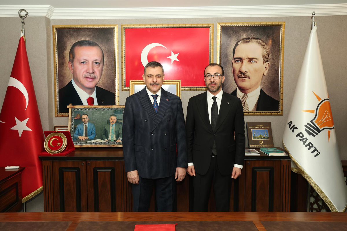 İçişleri Bakanımız Sayın <a href="/mustafaciftcitr/">Mustafa ÇİFTÇİ</a>, AK Parti Şırnak İl Başkanlığı'nı ziyaret etti.

AK Parti İl Başkanı Sayın İbrahim Halil Erkan ve teşkilat mensuplarıyla bir araya gelen Sayın Bakanımız, milletimize hizmet yolunda aynı inancı, aynı heyecanı ve aynı kararlılığı paylaşan