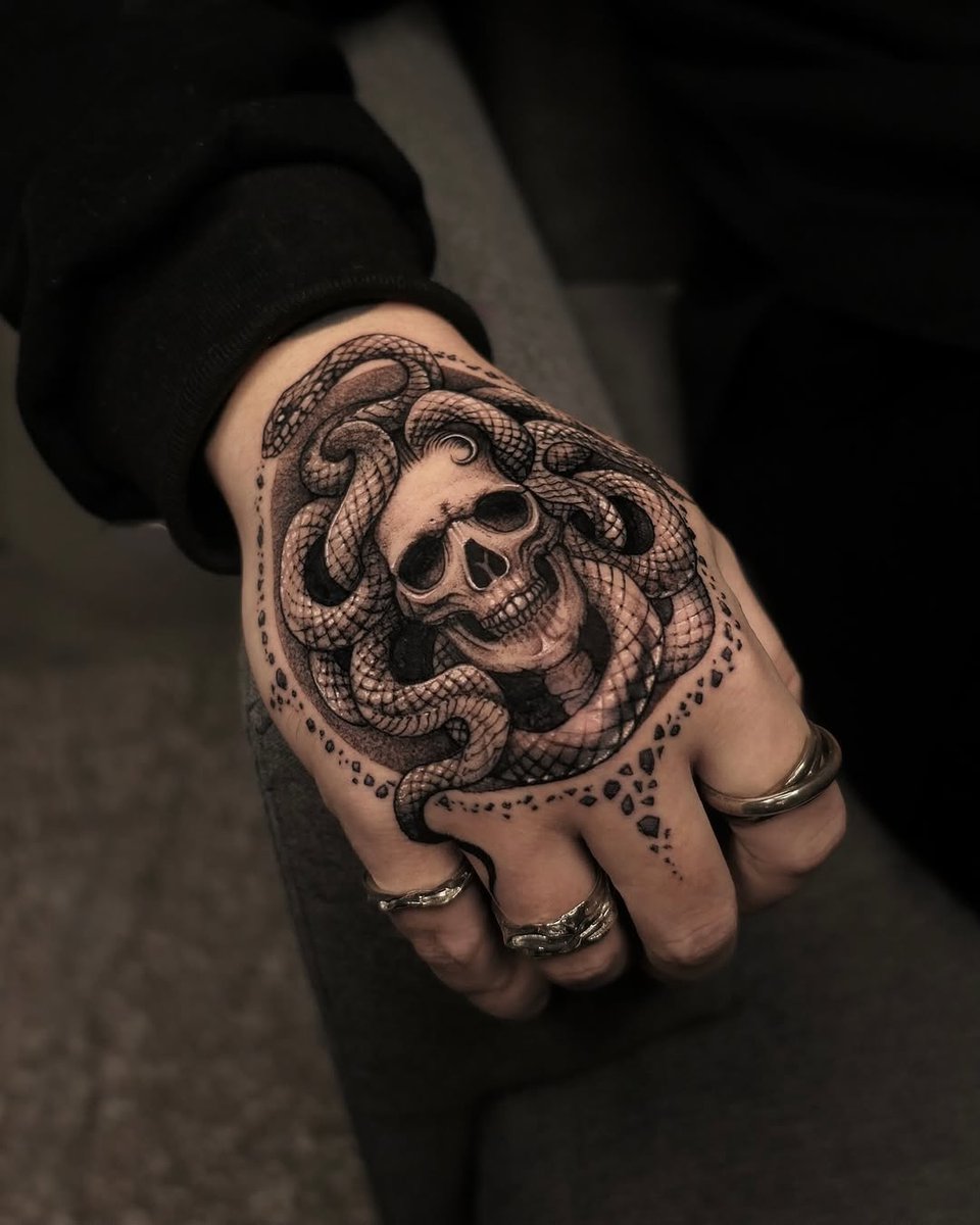 inkedOneArt's tweet photo. • Tattoo artwork by © Aweichen666 Tattoo https://t.co/P8En3uaHAx