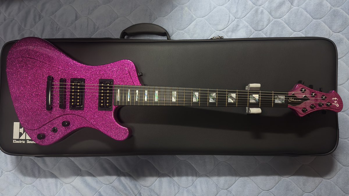 marumaruhanje's tweet image. my new gear...

ESPオーダーメイド　
STREAM-GT 7弦仕様 『SSKS』

派手なカラーはあの人のを丸パクリw

オーダー当時は @hiroshimaBB 、現在は@BIGBOSSFUKUOKA のスタッフのSさんのご意見を参考にピックアップはBKP Nailbombに

Sさん、元気にしてるかなぁ と思いながら弾いてます

#MNG #espguitars