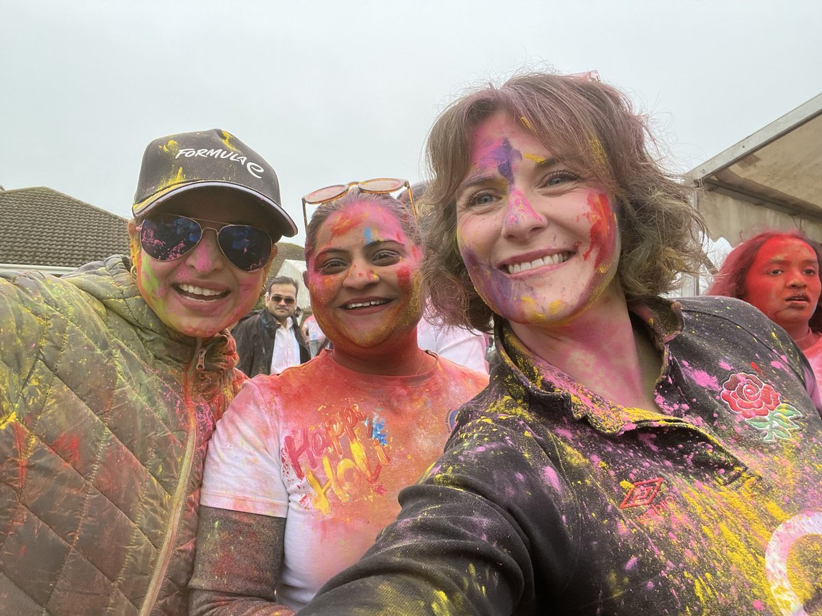 Anna Robinson tweet media