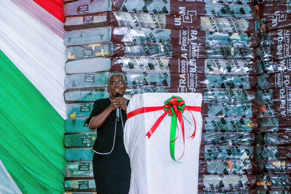 msp_burundi's tweet image. Son Excellence la Première Dame du #Burundi, #Angeline #Ndayishimiye (@Burundi1stLady), a animé une séance de sensibilisation sur la prévention du #mpox, du #choléra et des #fièvres #hémorragiques virales à l’intention des élèves internes de l’#ENAK et de l’École #Socle du