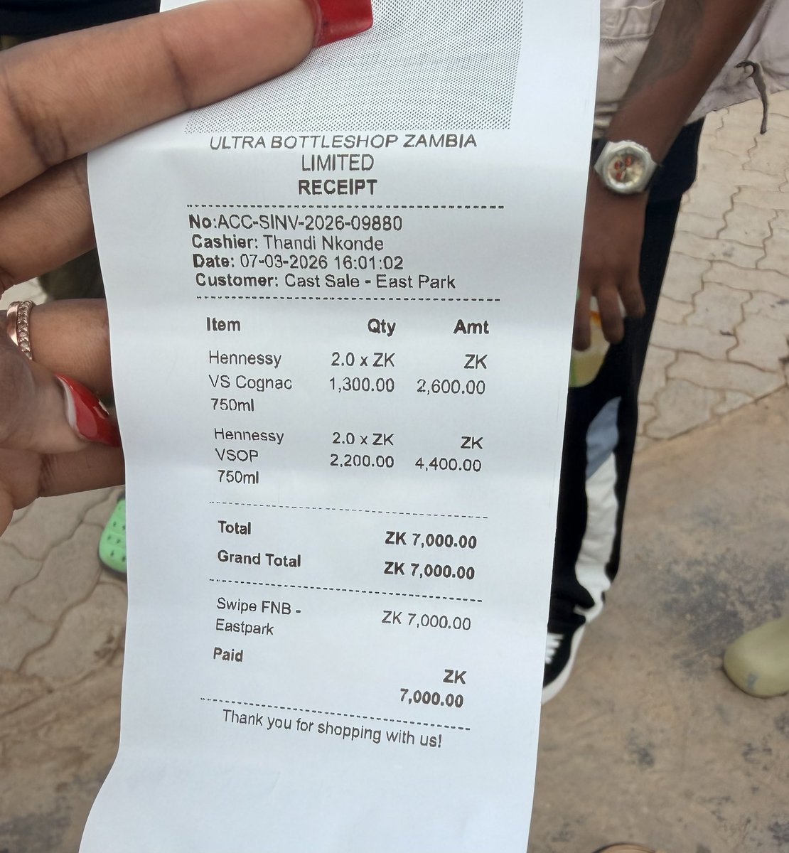 ms__handa's tweet photo. Mind you we were the only customers at the time in the shop. So why didn’t she process the sale in the system?
She says “I owe you a k2100” 🤔🤔🤔
Hmmm guys always ask for a receipt cause how many more people were like me and just walked away. https://t.co/ZJNI9wGvOp