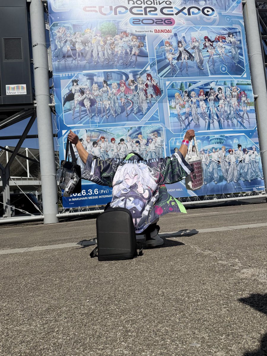 しん tweet media