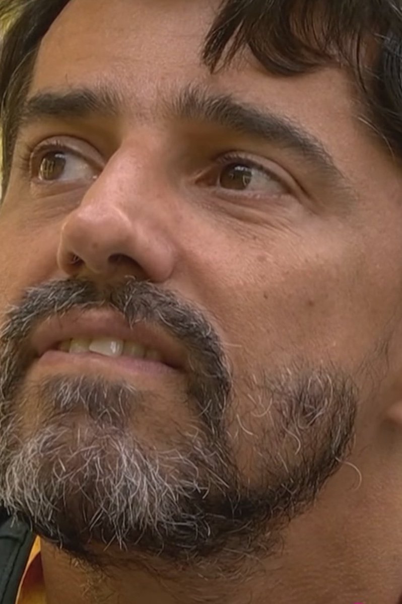 Alberto Cowboy: “Uma pessoa como você que fala tanto em pautas sociais, chega aqui e fala que não gosta de gente.”

Ana Paula:  “Eu tenho pavor. Ainda mais quando me deparo com pessoas como você. #BBB26