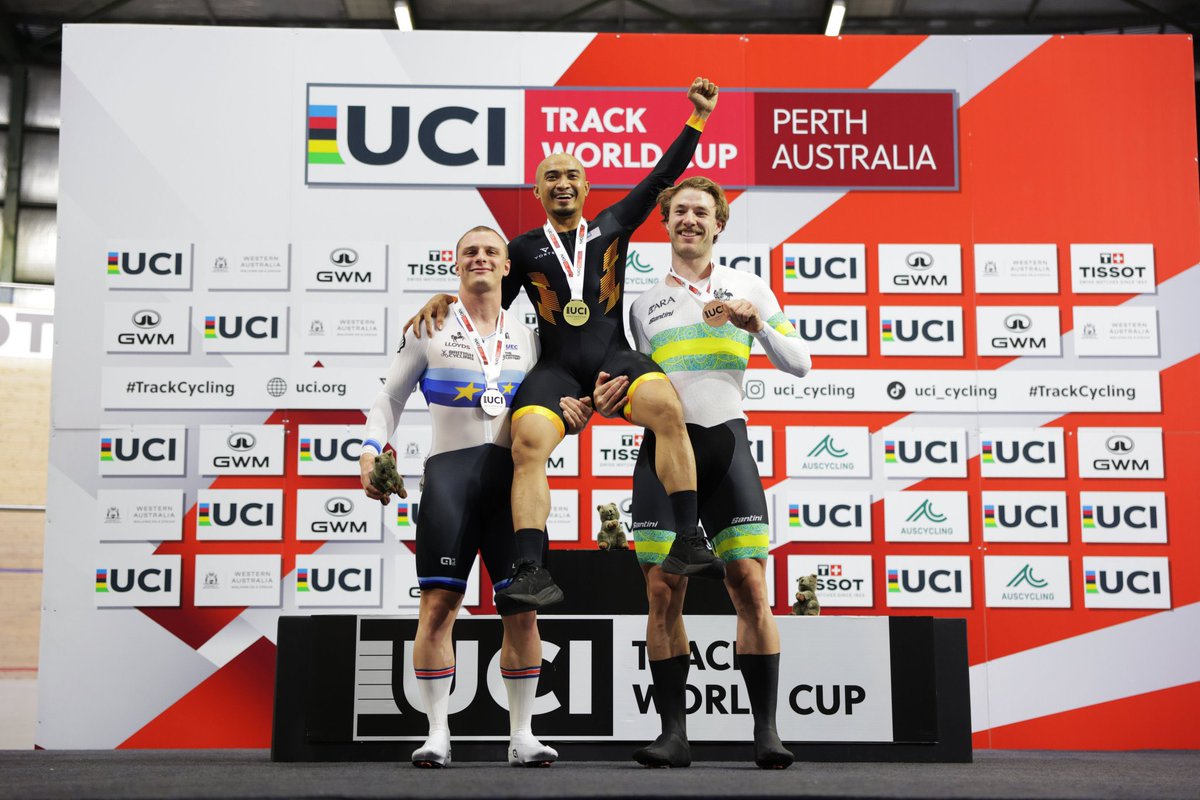 Masih Berbisa 🔥💥🚴‍♂️

Well Done!!! <a href="/AzizulAWANG/">Azizulhasni Awang</a> Men's Keirin World Champion 

#KitaSemuaTeamMAS 
#ChampionRising
#Rise2Win
📷 <a href="/UCI_Track/">UCI Track Cycling</a>