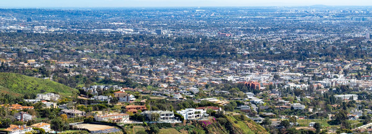 JeffreyFarrar's tweet photo. There's a nice view from Lachman Lane in the Palisades. You can see lots of construction activity in the alphabet streets. Sunset runs diagonal across the far right center of the first photo. Palisades Village is on the left side of Sunset. #palisades https://t.co/kr956OZKqj