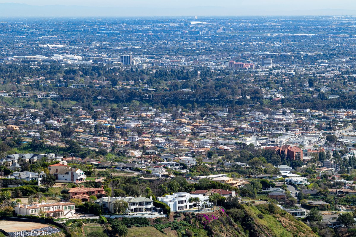 JeffreyFarrar's tweet photo. There's a nice view from Lachman Lane in the Palisades. You can see lots of construction activity in the alphabet streets. Sunset runs diagonal across the far right center of the first photo. Palisades Village is on the left side of Sunset. #palisades https://t.co/kr956OZKqj