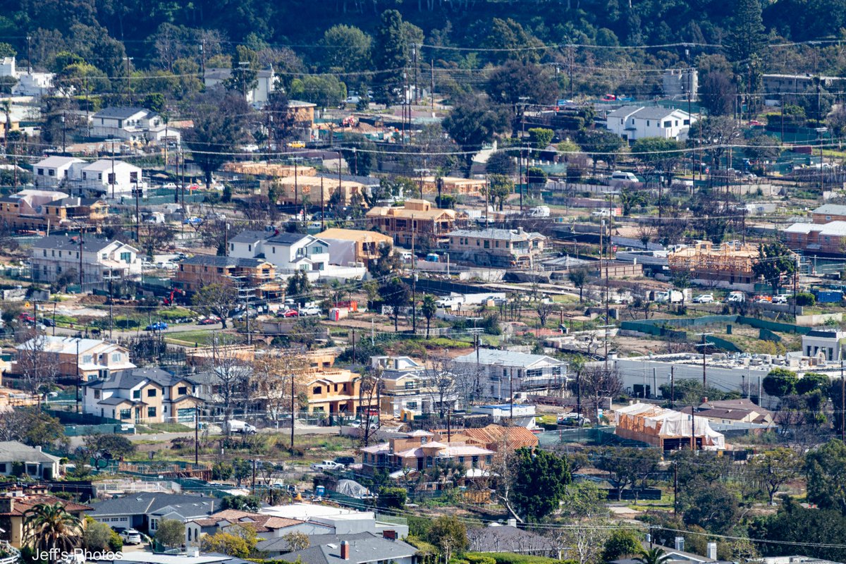 JeffreyFarrar's tweet photo. There's a nice view from Lachman Lane in the Palisades. You can see lots of construction activity in the alphabet streets. Sunset runs diagonal across the far right center of the first photo. Palisades Village is on the left side of Sunset. #palisades https://t.co/kr956OZKqj