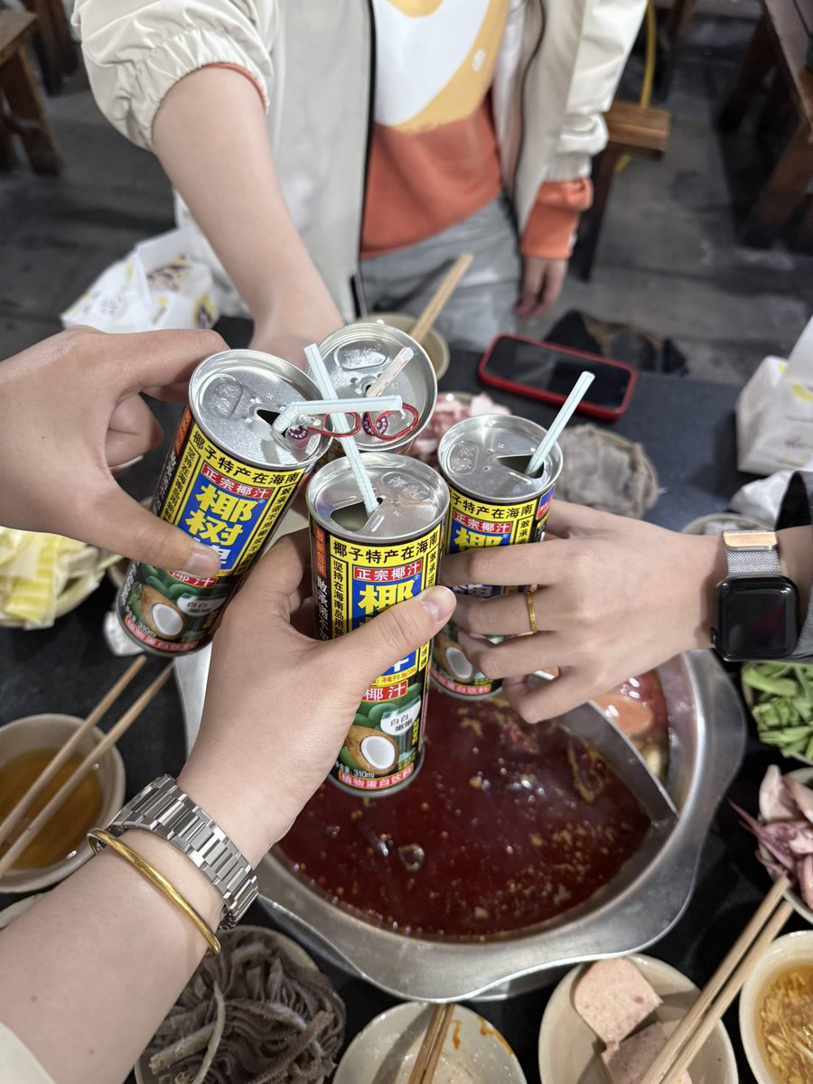 DengAi0528's tweet photo. We’re having a get-together dinner now. Have you eaten yet?
You’ve worked so hard today—please get some good rest.🥹

#Kao1stFanSigninChongqing
#supassra_sp
#9779s 
@Kaosupassara9 https://t.co/MQxRl7ibW0