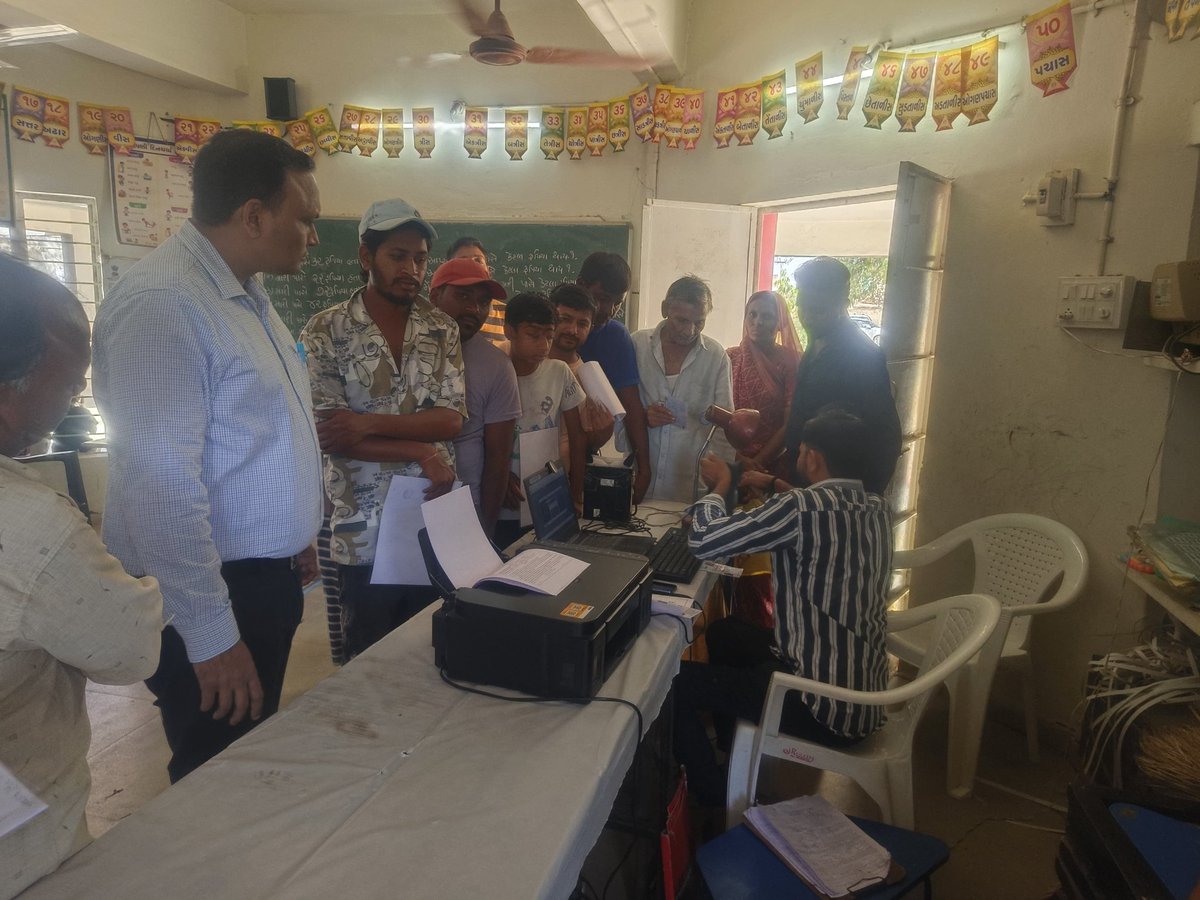 MamBayad's tweet photo. આજ રોજ મામલતદારશ્રી બાયડ ધ્વારા મોજે તેનપુર ખાતે સેવાસેતુ કાર્યક્રમની મુલાકાત લેવામાં આવી
@CMOGuj @CollectorArv @DdoArvalli @PrantBayad @revenuegujarat https://t.co/U0uKqMjP3G