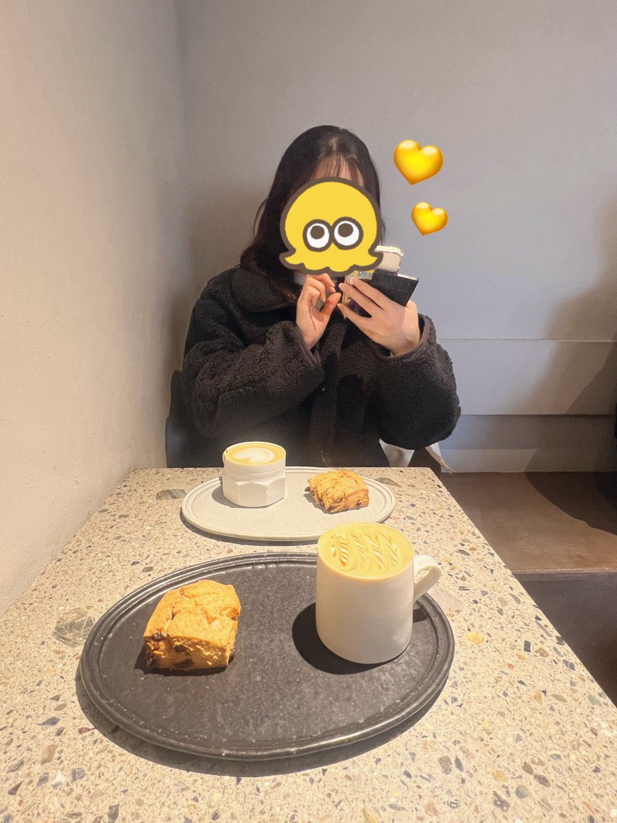 mochan_game's tweet photo. ひよちゃんとカフェ！飲み！飲み！^_^💛 https://t.co/VTIeBCDSsV