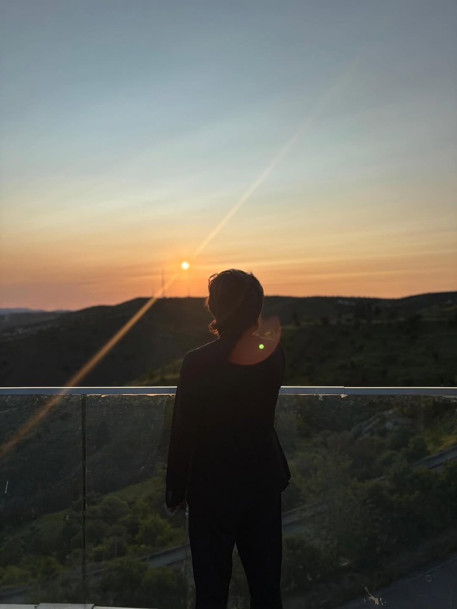 Zamana yenik düşen kalbimizdi, ruhumuz bedenimizdi. 
Velhasıl Kelam yenik düştük efendim sen &amp; ben.
Her şeye rağmen

YouTube⬇️ 
youtube.com/@alperendurakpr 

#Keşfet #keşfetteyiz #keşfetedüş #like #likes #comment #follow #followers #followme #art #tbt #repost #photo #photooftheday