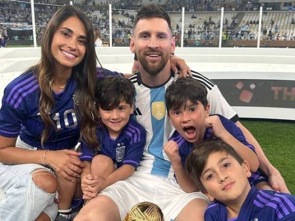 santizeyen's tweet photo. Siempre del lado Messi de la vida https://t.co/miNRe64Ci8