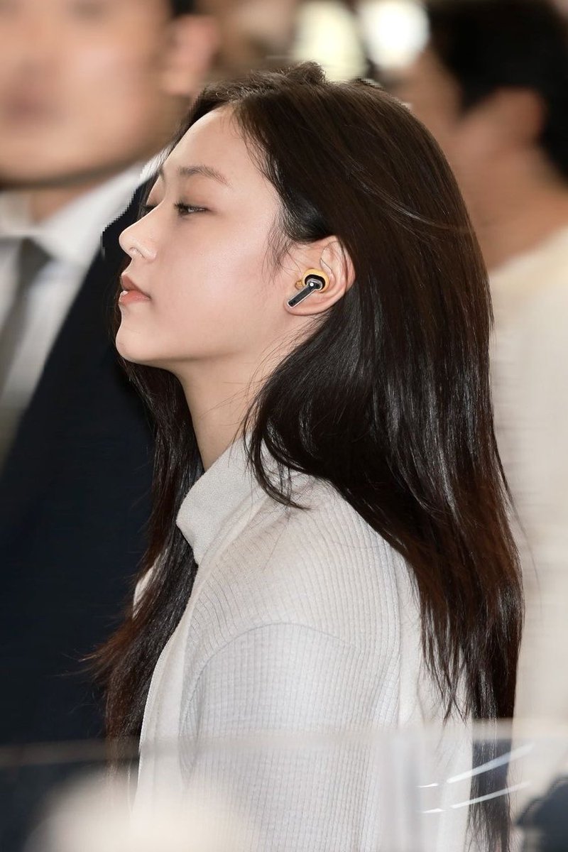 Meowrin0's tweet photo. 이 사진 진짜 무슨 일이냐 너무 잘생겨서 심장이 멎을 것 같은 사진이네 https://t.co/gkB5DM9QgW