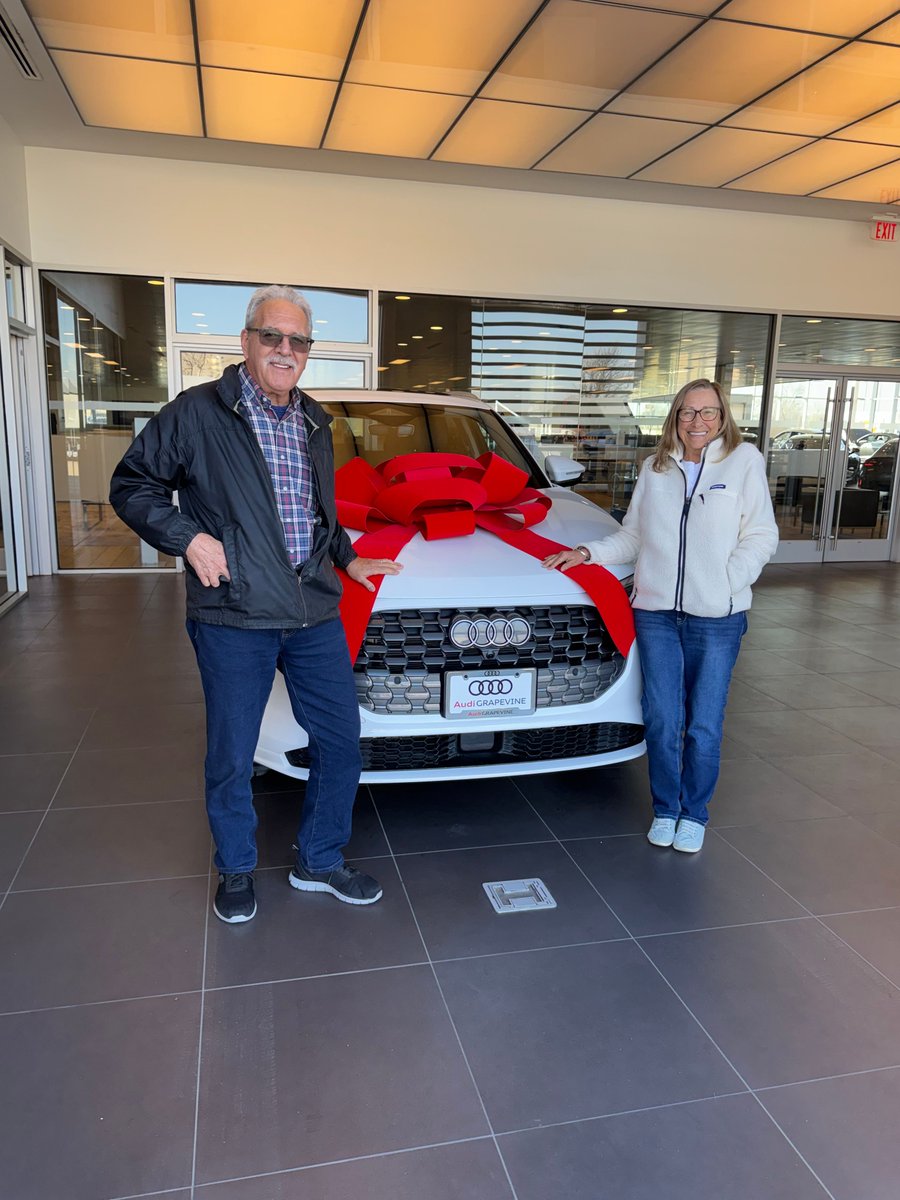 AudiGrapevine's tweet image. Thank you Arlene and Ralph for choosing Audi Grapevine for your new 2025 Audi Q5 TFSI quattro! Enjoy the turbo 2.0L engine, quattro AWD, panoramic sunroof, heated steering wheel, top view camera, and premium tech. Welcome to the Audi Grapevine family! 🚗✨  #PremiumTech #AudiQ5
