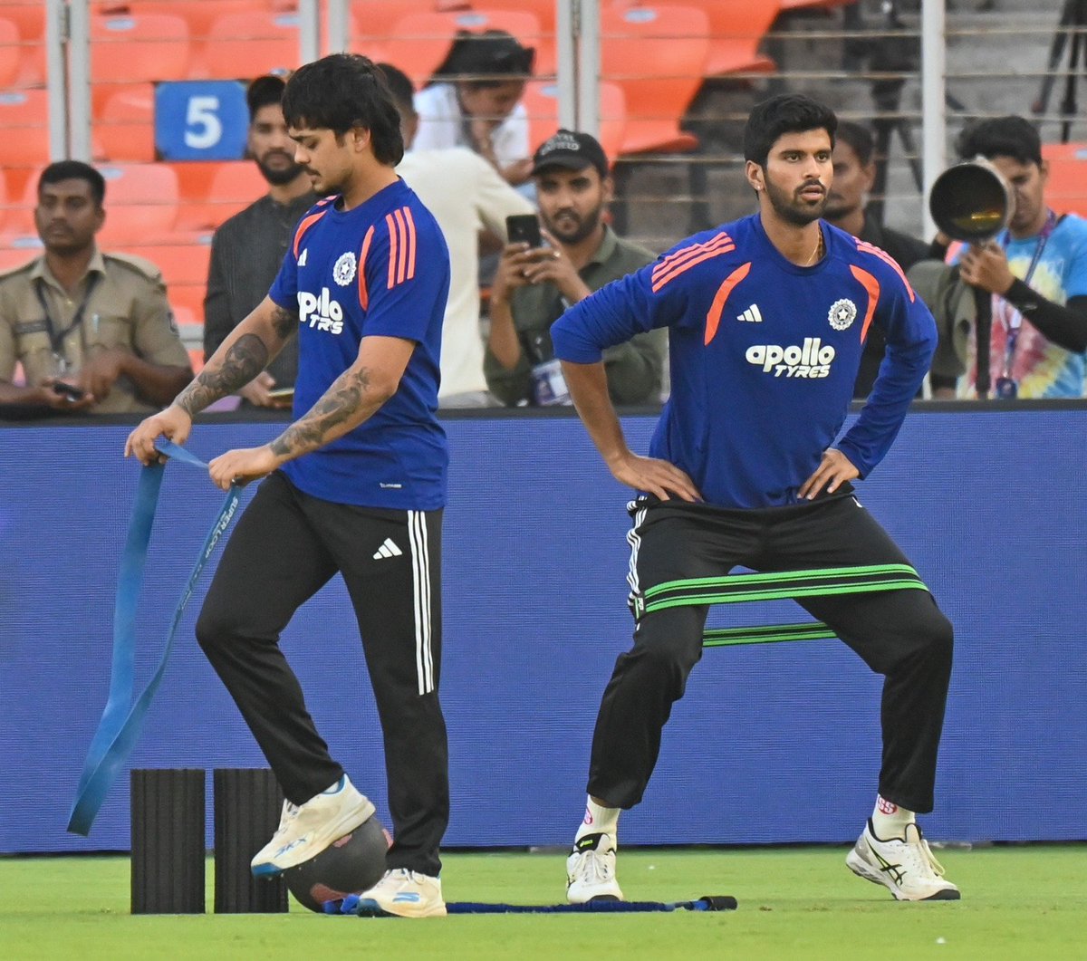 DeccanChronicle's tweet image. #Ahemdabad | India players train at Narendra Modi Stadium, Ahmedabad, ahead of the ICC World T20 Final against New Zealand. The squad ran drills and batted in the nets as the side prepared for the high-stakes decider at one of the world's largest cricket grounds.

Photos: