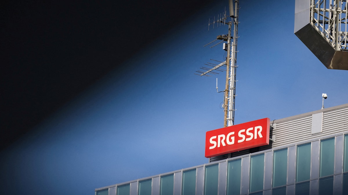 welt's tweet photo. „Dann ist die SRG kaputt“– Halbieren die Schweizer die Rundfunkabgaben? https://t.co/5Ry8DBshw1 https://t.co/6plVh4aAAd