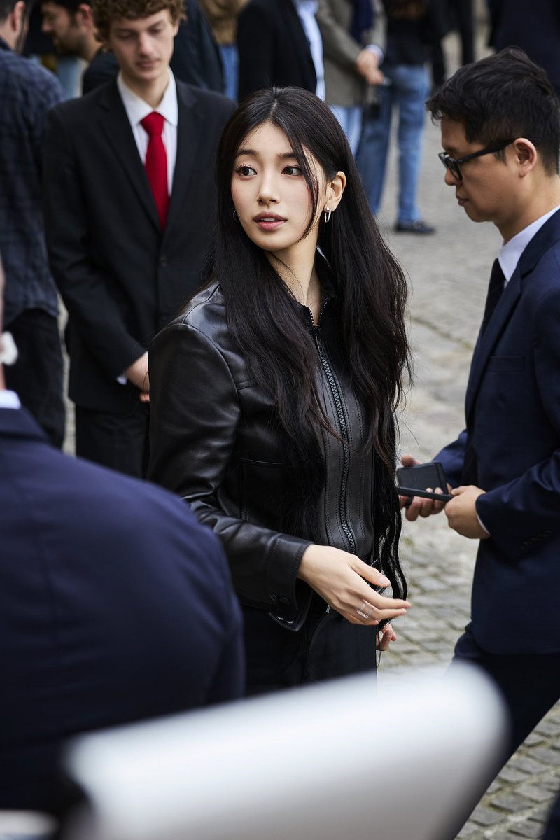 파리에서 7년만에 만난 수지