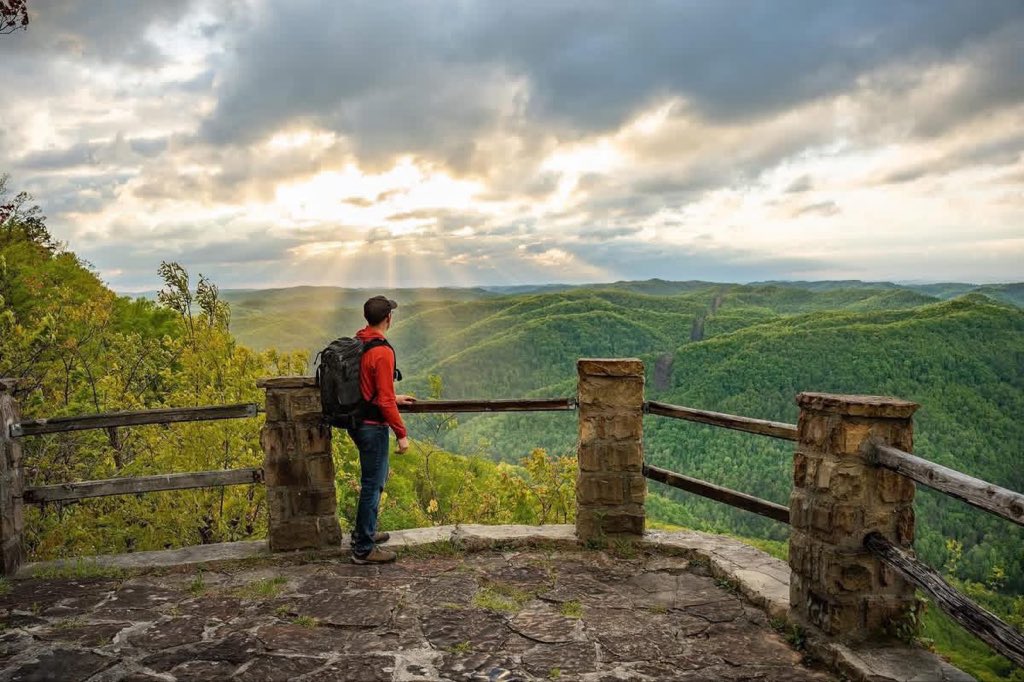 ky_adventure's tweet photo. Nature is calling you to explore our beautiful, Kentucky State Parks with numerous waterways and hiking trails to choose from.https://t.co/zoy6xhrjZb #kystateparks
#kingdomcomestatepark #hike #discover #explore #waterways #adventuretrails #kyadventure #adventureky #ky_adventure https://t.co/0GwCMQkiDX