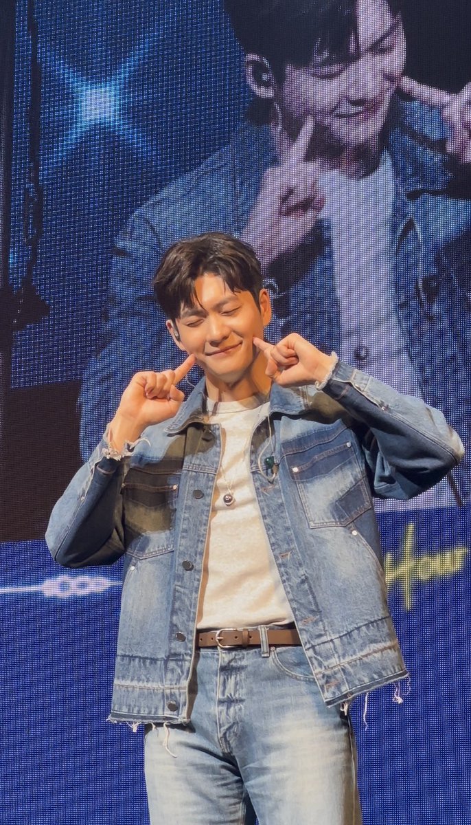 カンテオ君のペンミ参戦してきました🥹
ウヨンウ弁護士のドラマ見て、いつか会いたいなって夢が遂に叶いました😭
今回神席すぎてそしてまさかの終演後、
ツーショット写真も撮ってもらえて
本当に最近仕事がしんどかったから
幸せすぎました😭
今度セジョンちゃんのドラマも配信だって😍楽しみ