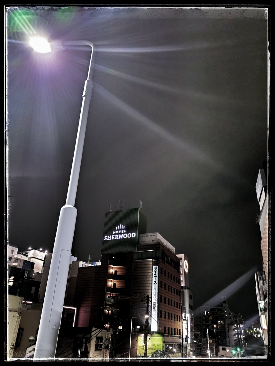 黒さとー tweet media