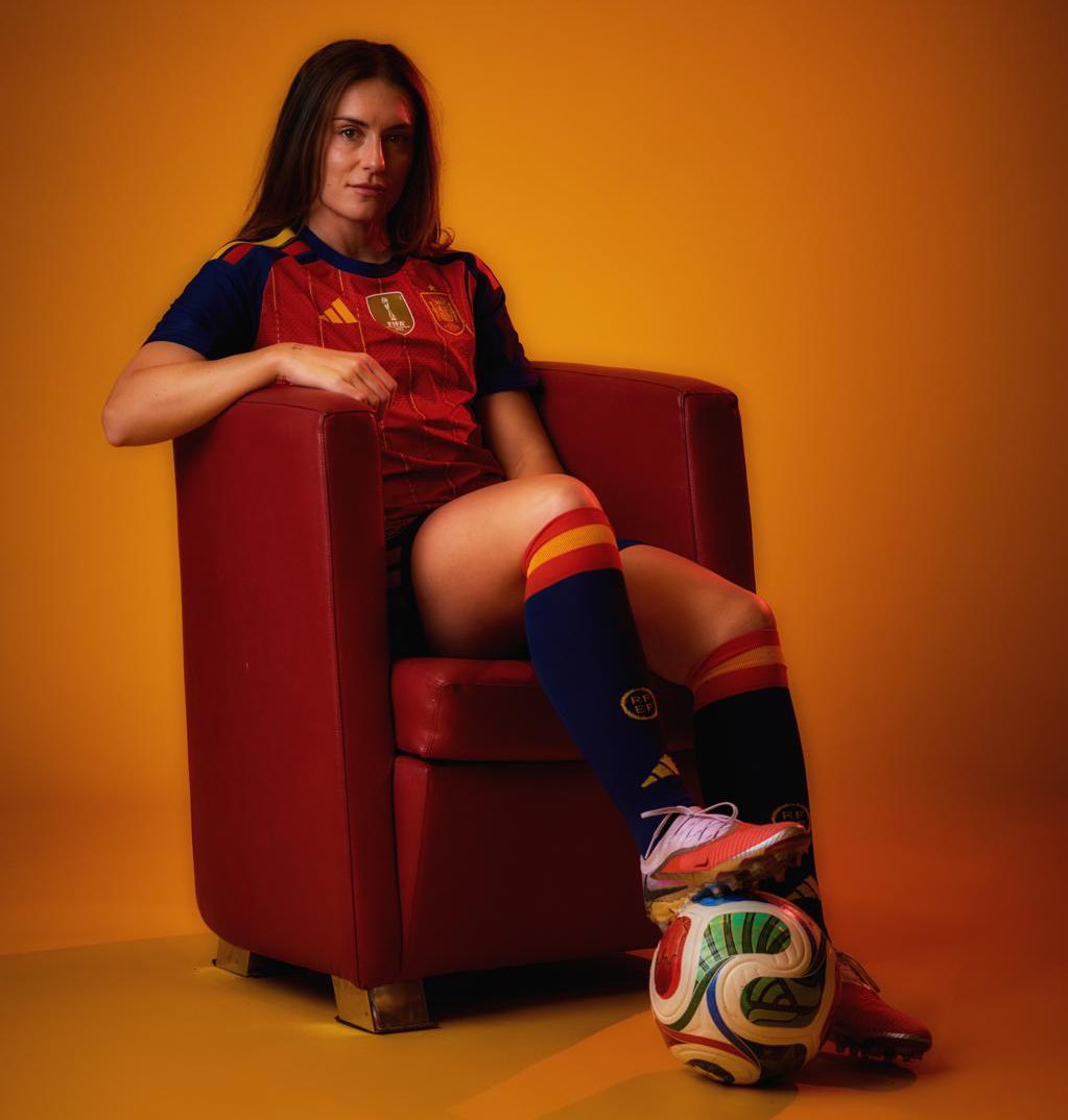 BarcaFem's tweet image. 🇪🇸 Clara Serrajordi, Alexia Putellas, Vicky López, and Salma Paralluelo start for Spain in their #FIFAWWC qualifier against Ukraine. 

➡️ Patri Guijarro and Claudia Pina start on the bench.