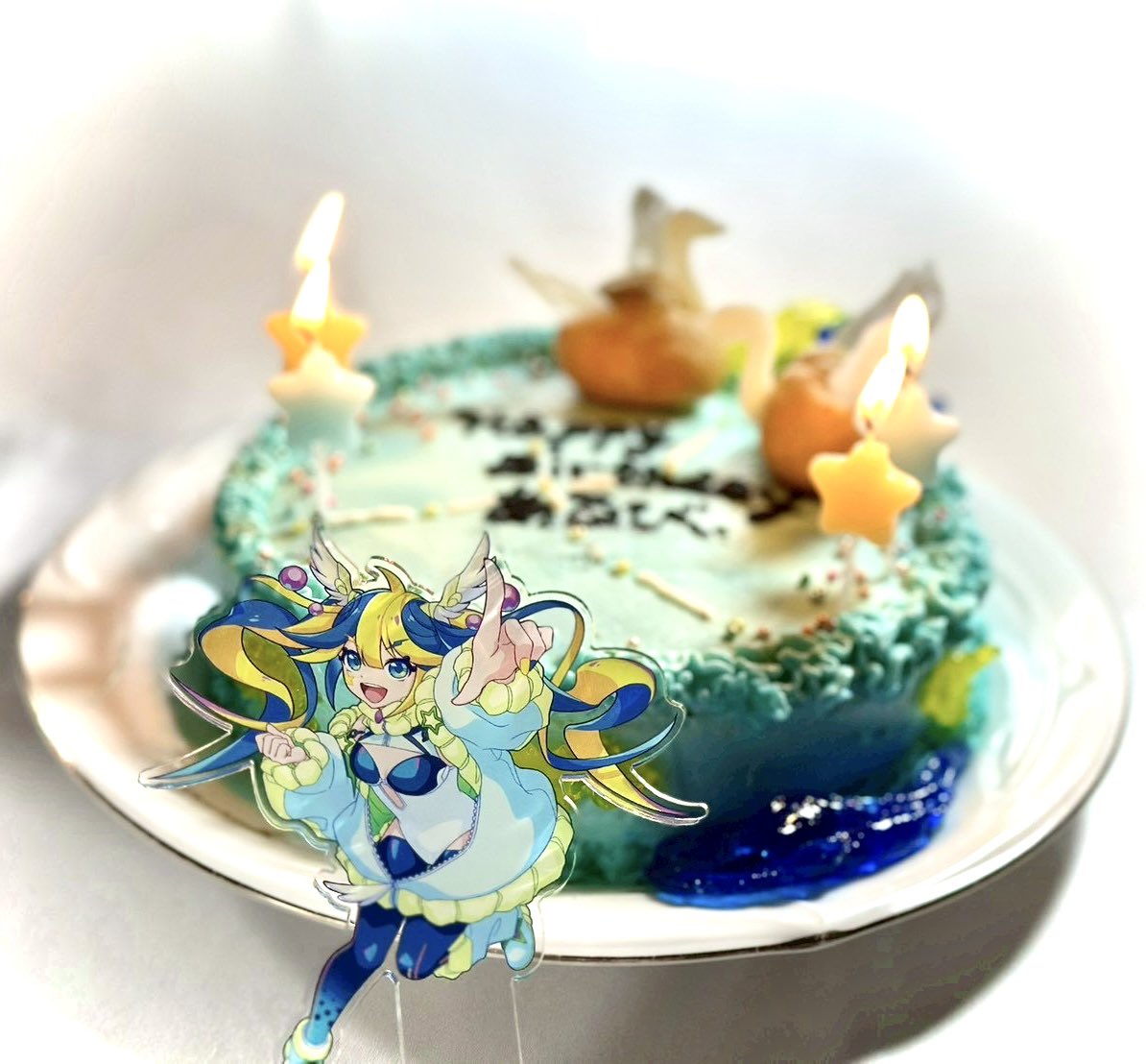 𝓱𝓪𝓹𝓹𝔂 𝓫𝓲𝓻𝓽𝓱𝓭𝓪𝔂あるびぃ❣️
メタスト製菓部第二段❗️という事であるびぃさんのお誕生日ケーキを作りました！
ラクさんの時より装飾は減ったクラシックなケーキですが…シュー生地やスワンに飴細工と難しい工程が増えてるんですよ　
来年もやりたいなぁ
#あるびぃ生誕祭2026 #あるびじゅつ