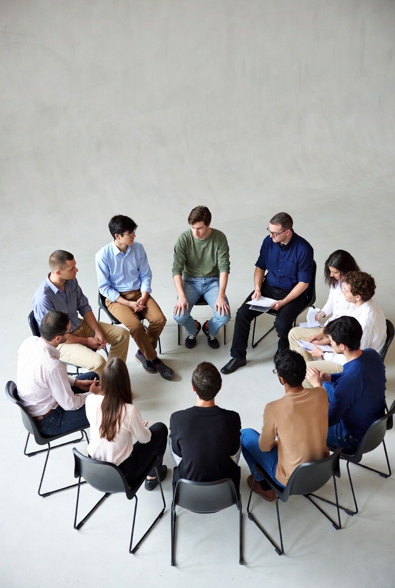 daVinci0108's tweet image. 洋画とかでよく見るこういうグループカウンセリング？集団療法？的なやつ、自分には絶対できないし向いてないっていう確固たる自信がある。

#ASD #ADHD #発達障害