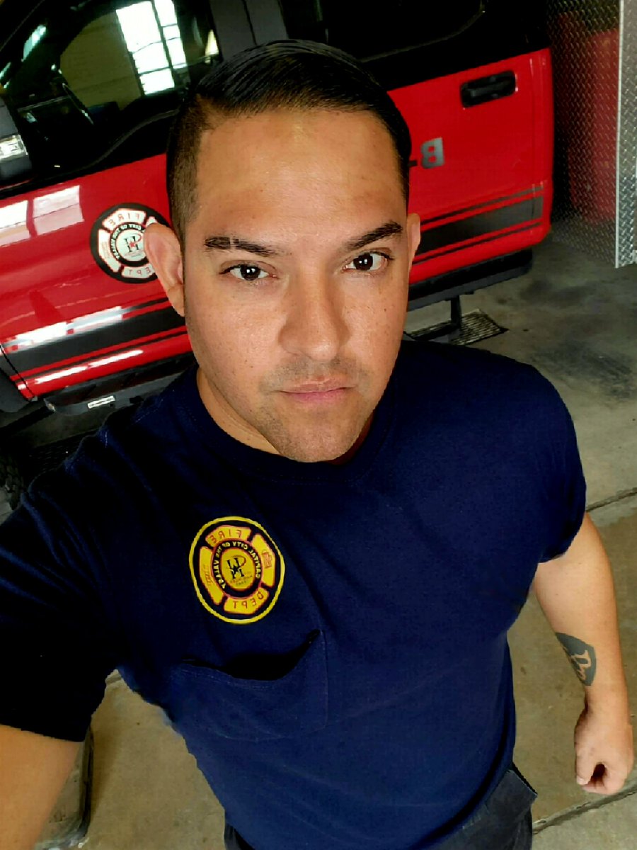 bomberoweech's tweet photo. ππ€π«° #BeSafe #OnShift
#saturdayfun https://t.co/Ul7pNte9tW