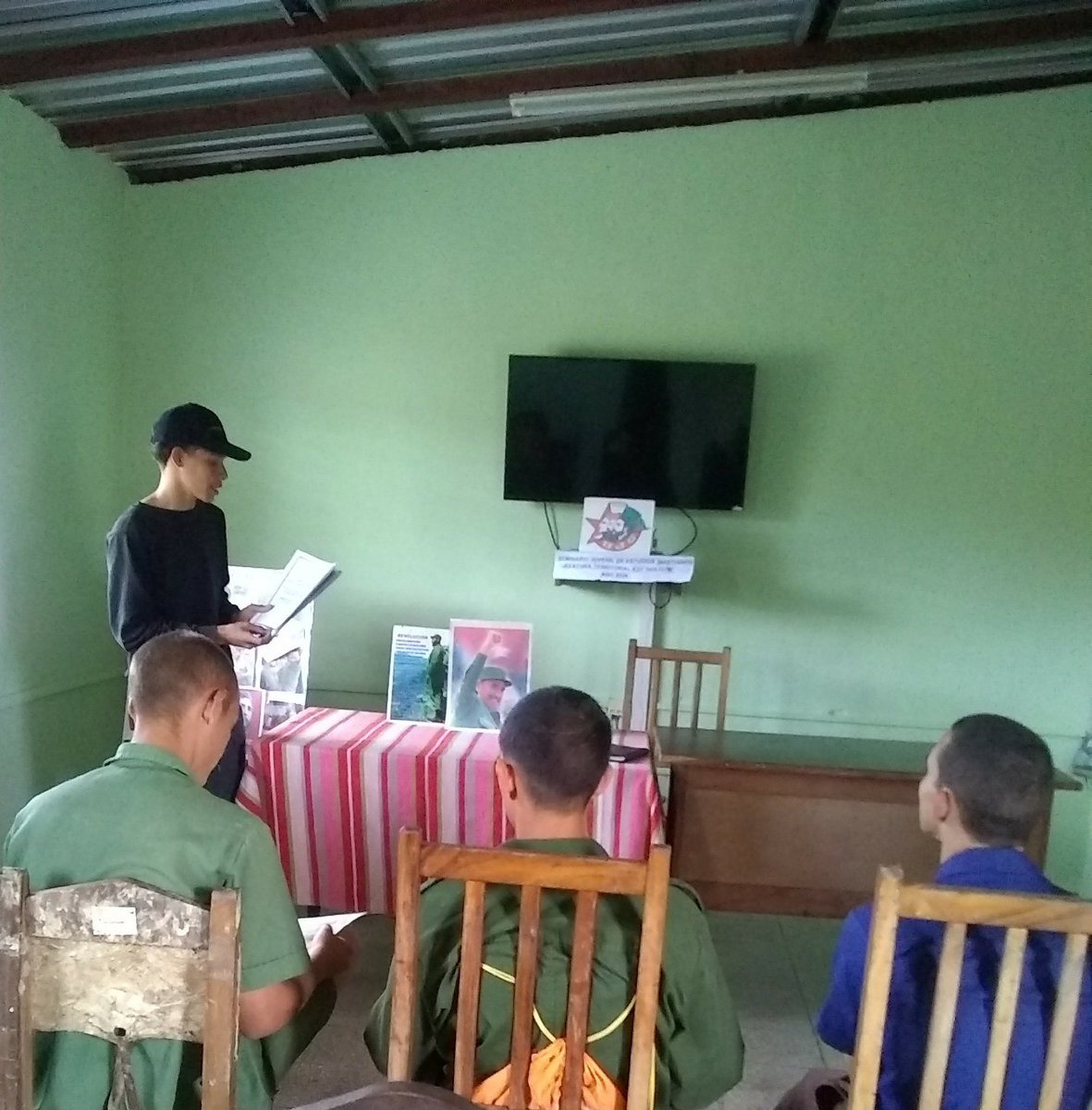 juventudhol's tweet photo. 📚 Ejército Juvenil del Trabajo en Holguín realizó el Seminario de Estudios Martianos, con la participación de los 11 comités de base de la UJC de la Jefatura Territorial del EJT y los pioneros de las escuelas atendidas. #UJCHolguín
@UJCdeCuba https://t.co/m5QxnWCzcU