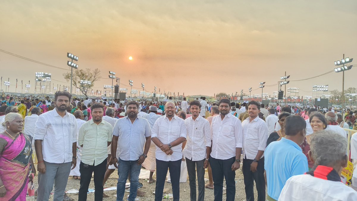 AngusamiDMK's tweet photo. இன்று திருமங்கலத்தில் நடைபெற்ற உடன்பிறப்புகள் இணையும் விழாவில்🏴🚩ஆருயிர் அண்ணன் மாவட்ட இளைஞர் அணி அமைப்பாளர் A R Soundar அவர்களுடன் https://t.co/X6rQLzjW8i