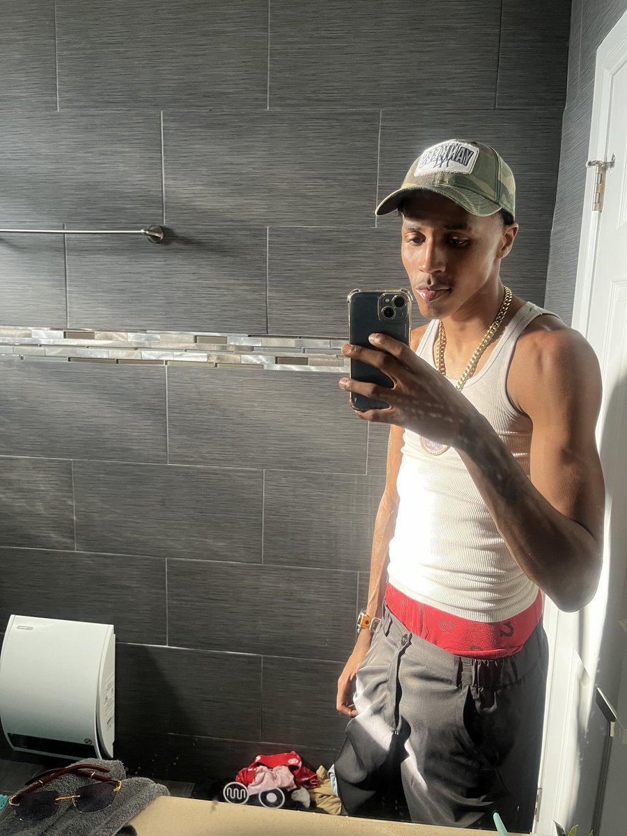 youngnturnnt_'s tweet photo. i wanna hang wit a bad bitch😂💯 https://t.co/A8ng4Aougi