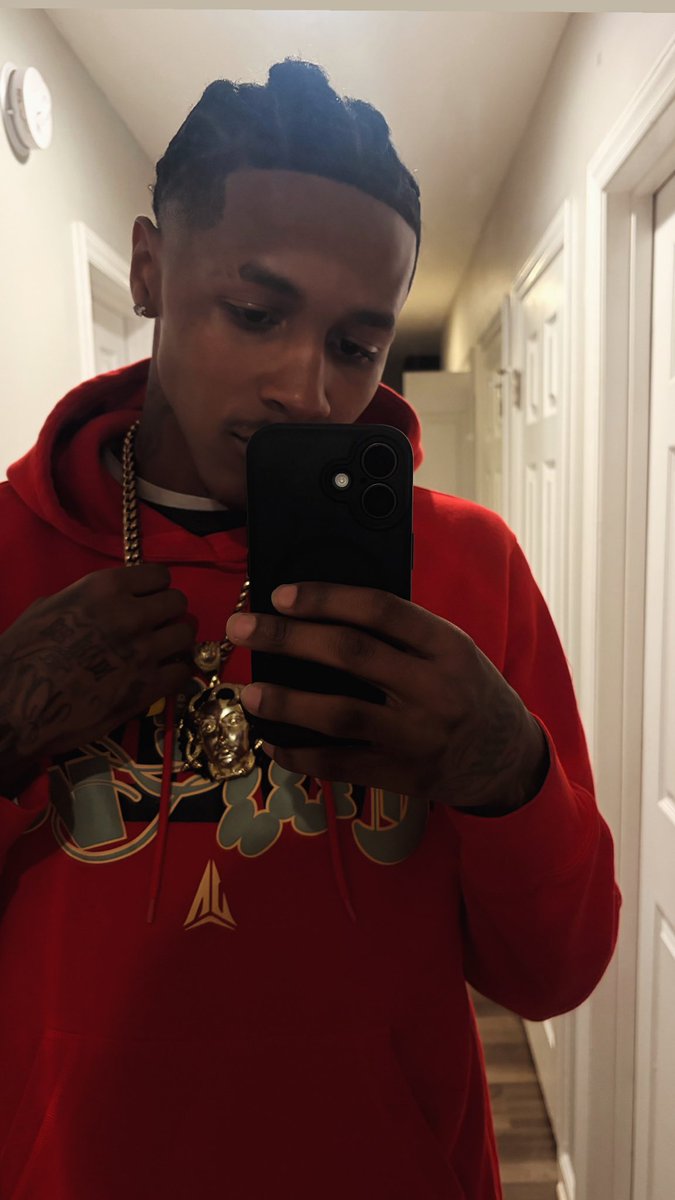 youngnturnnt_'s tweet photo. i wanna hang wit a bad bitch😂💯 https://t.co/A8ng4Aougi