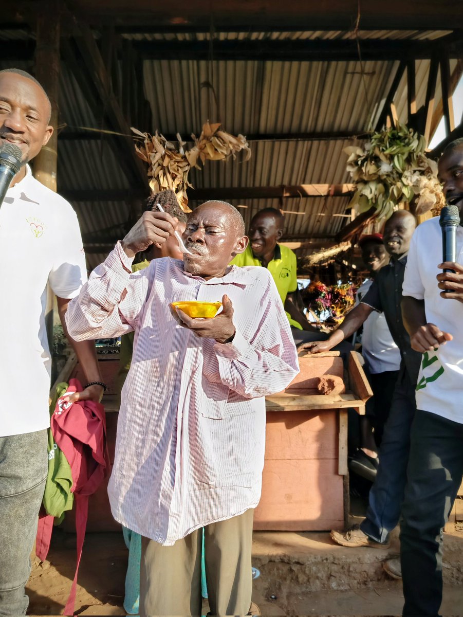 Mzei Kintu George from Buwenge Market in Jinja District enjoys the meal prepared by the <a href="/Uganda_Gain/">GAIN Uganda</a> team! 
He said that much as he sells greens, he never knew that they're this delicious!
#BeeraMaamaOwakabi 💚